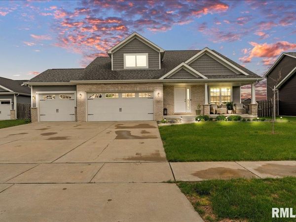 815 Garvey Lane, Chatham, IL 62629