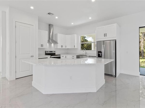 1081 Desoto BLVD S, NAPLES, FL 34117