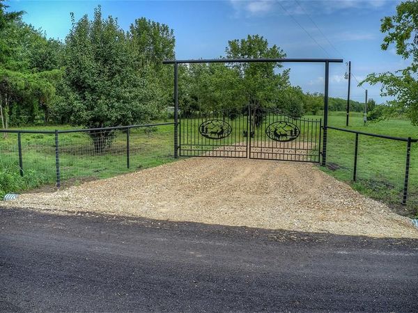 868 County Road 23940 , Brookston, TX 75421