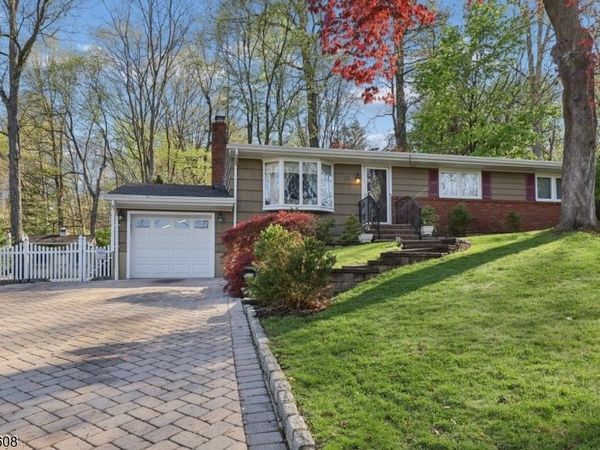 97 Ramapo Hills Blvd, Oakland, NJ 07436