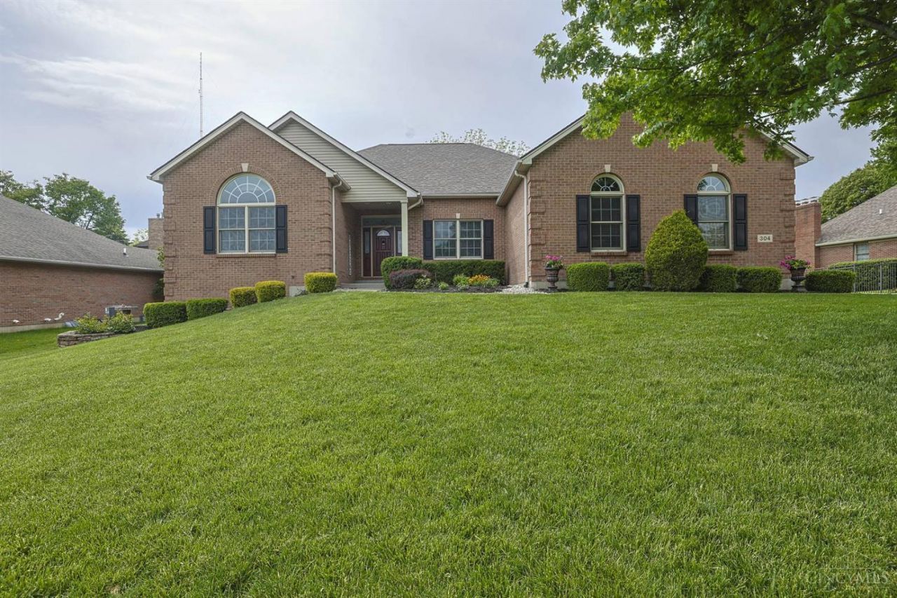 304 Quail Run, Middletown, OH 45042 Main Photo