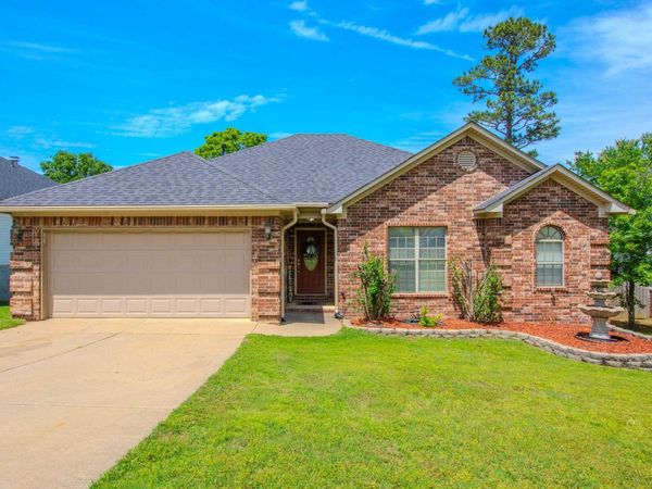 37 Emerald Drive, Maumelle, AR 72113