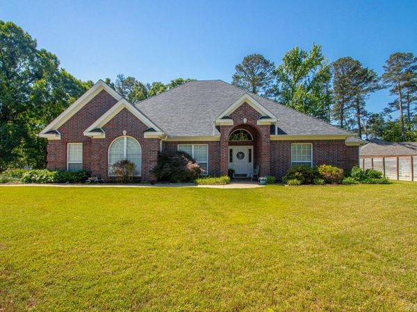 1425 River Pointe Court, Benton, AR 72019