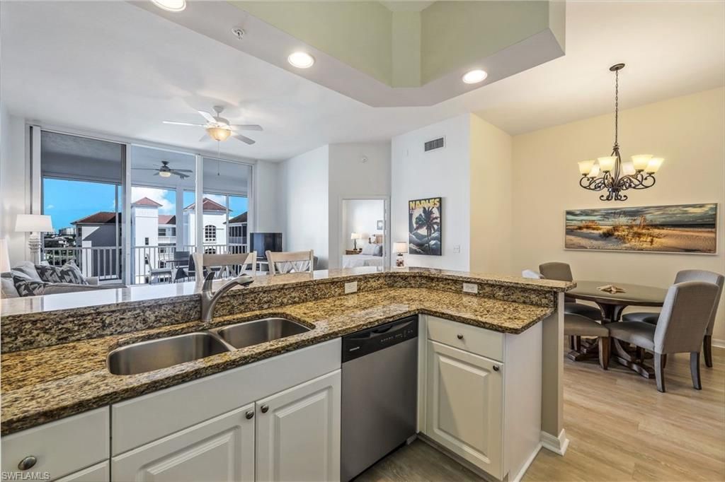 470 Launch Cir, Unit V-604, Naples, FL 34108 Photo