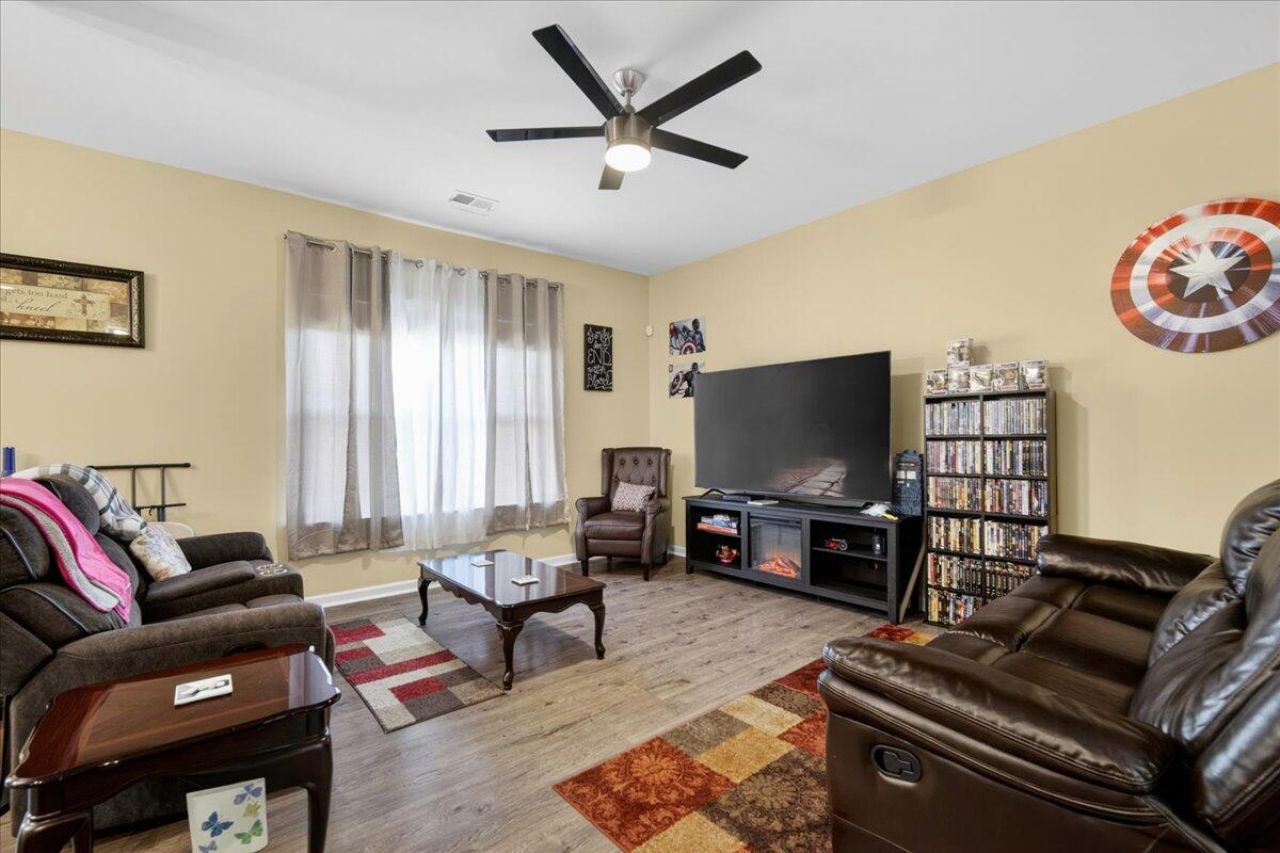 426 Thoroughbred Drive Photo 13