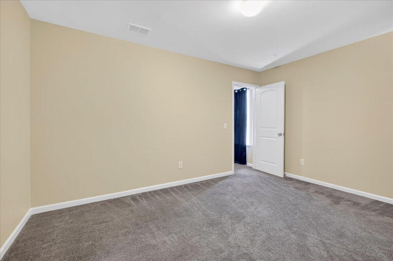 426 Thoroughbred Drive Photo 20
