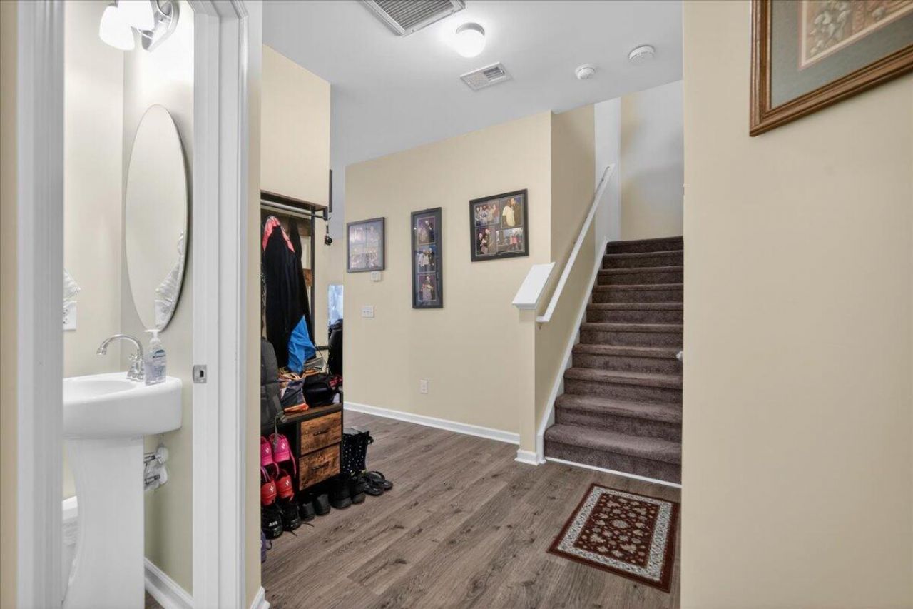 426 Thoroughbred Drive Photo 6