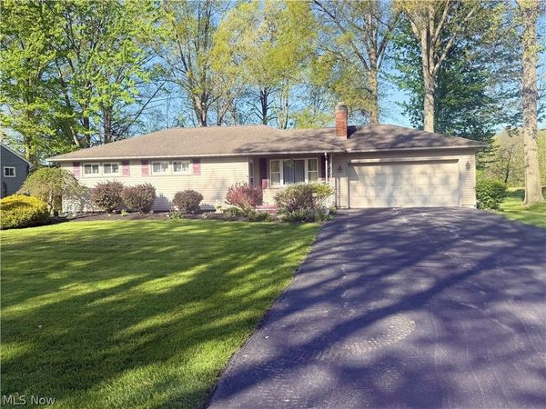5843 Louise Avenue NW, Champion, OH 44483