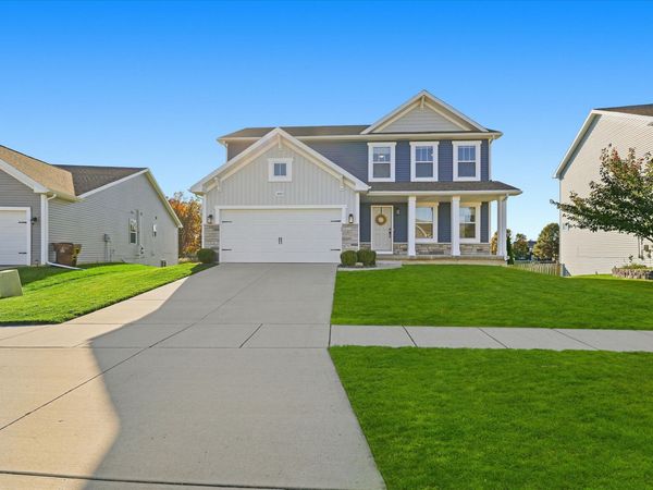 3572 Amber Oaks Drive, Howell, MI 48855