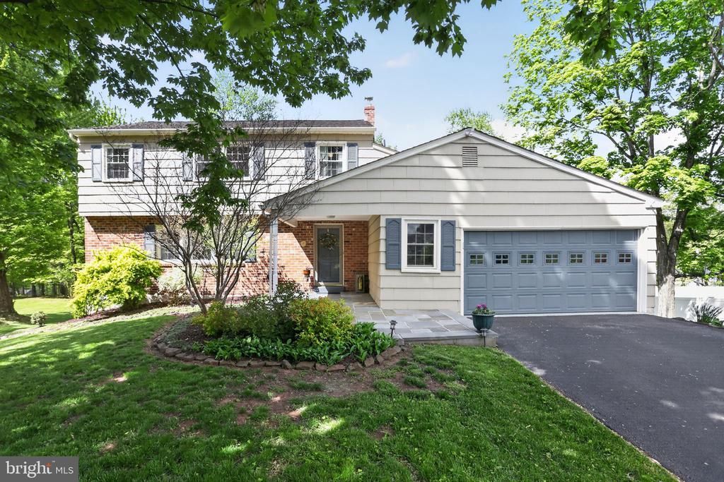 813 MOCKINGBIRD LANE , NORRISTOWN, PA 19403