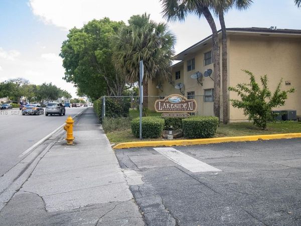 15629 SW 73 circle ter, Unit 9-4, Kendall, FL 33193