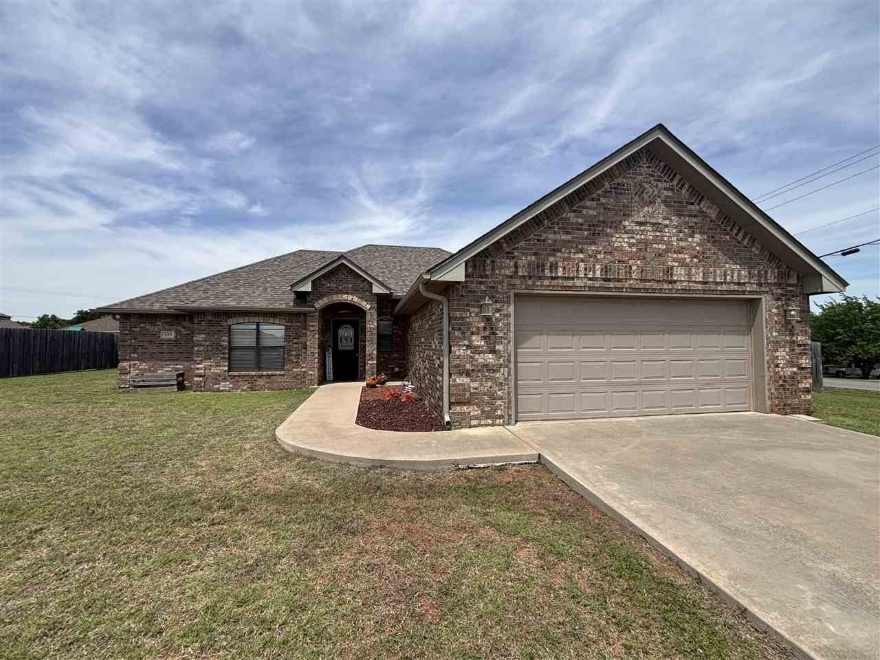 1215 Hershel Dr, Elgin, OK 73538 Main Photo
