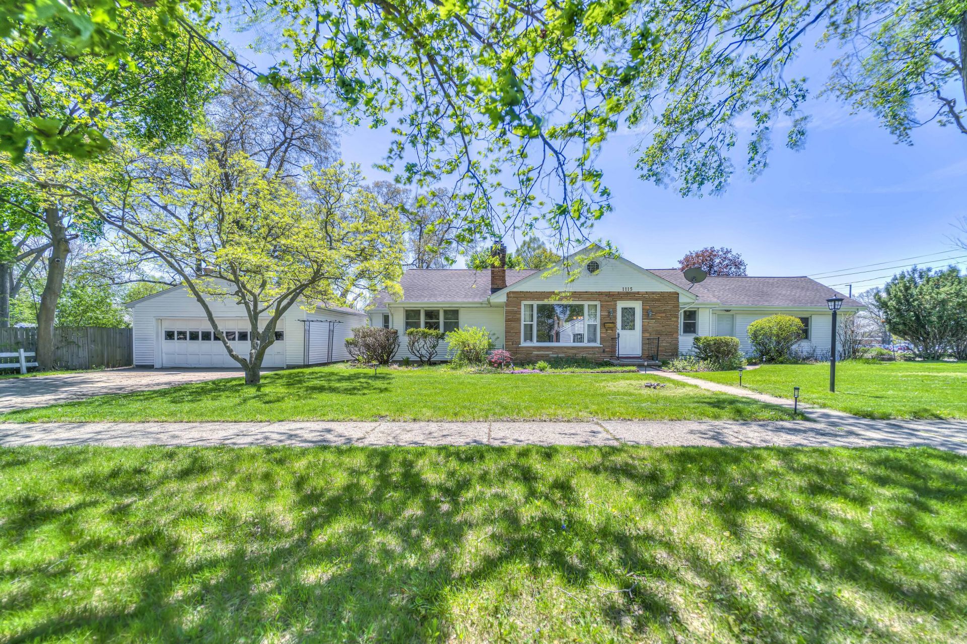 1115 Oakdale Avenue, Jackson, MI 49203 Main Photo