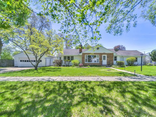1115 Oakdale Avenue, Jackson, MI 49203