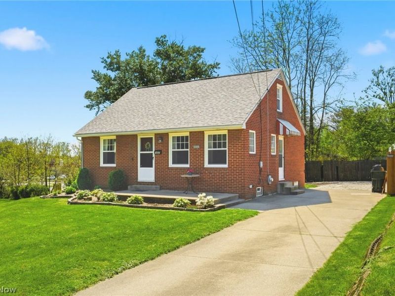 1437 Deville Avenue NW, Canton, OH 44708 Photo 2