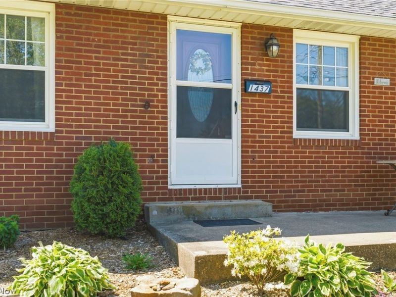 1437 Deville Avenue NW, Canton, OH 44708 Photo 3