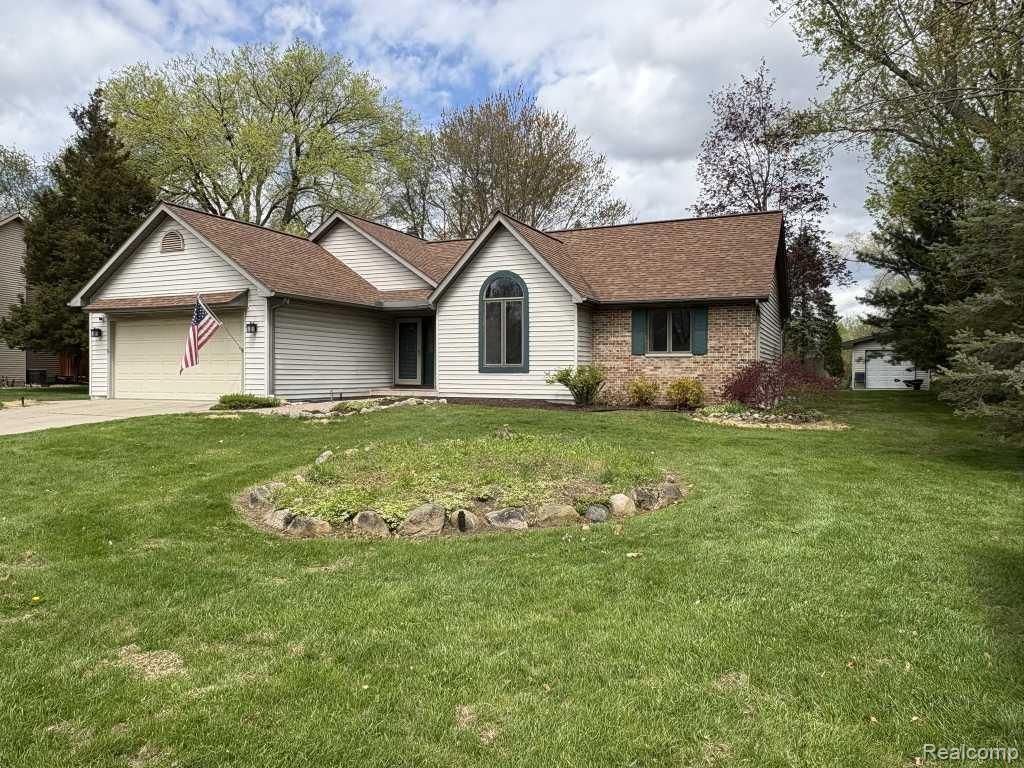 9038 Twin Oaks Court, Flushing Township, MI 48433 Main Photo