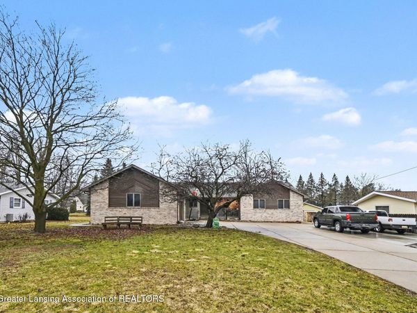 7383 E Saint Joe Highway, Grand Ledge, MI 48837