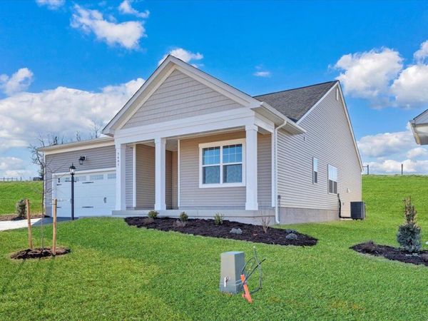 7401 King's Pointe DR , Radford, VA 24141