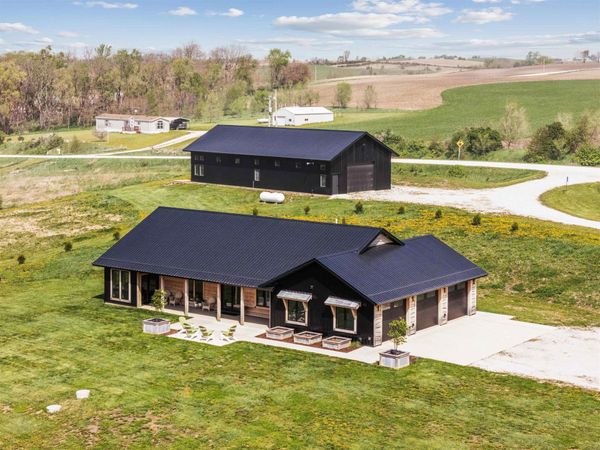 2427 Dry Run Road, Decorah, IA 52101