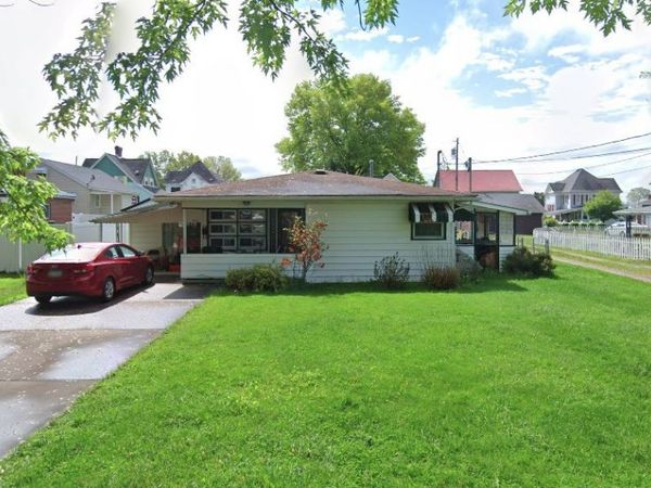 303 W South St, Carmichaels, PA 15320