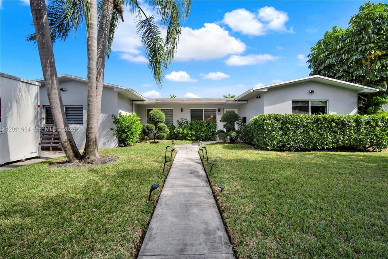 21015 NE 19th Ct, Miami, FL 33179 Photo