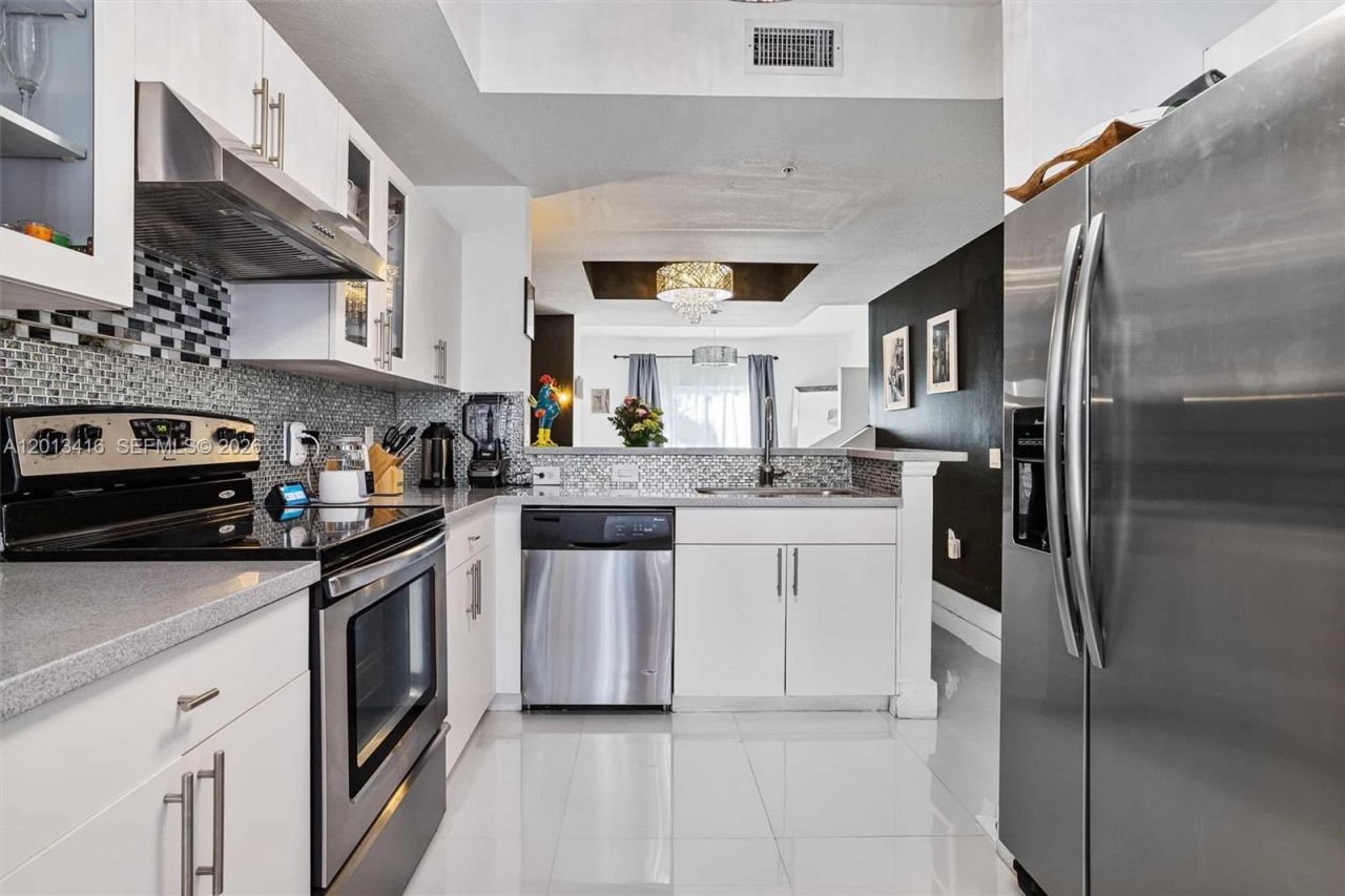 746 NE 90th St , Unit 606, Miami, FL 33138 Photo