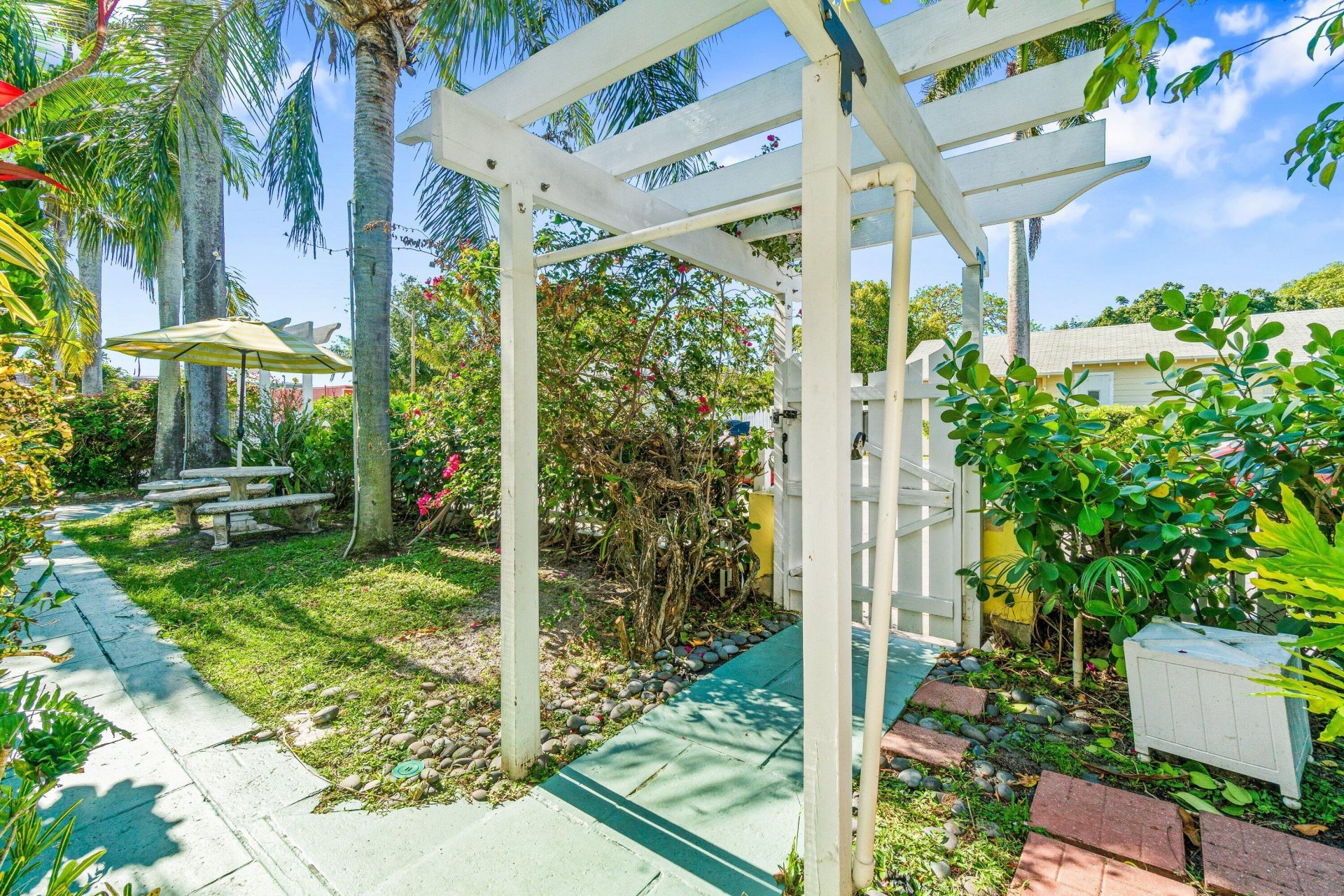629 Selkirk Street, West Palm Beach, FL 33405 Photo