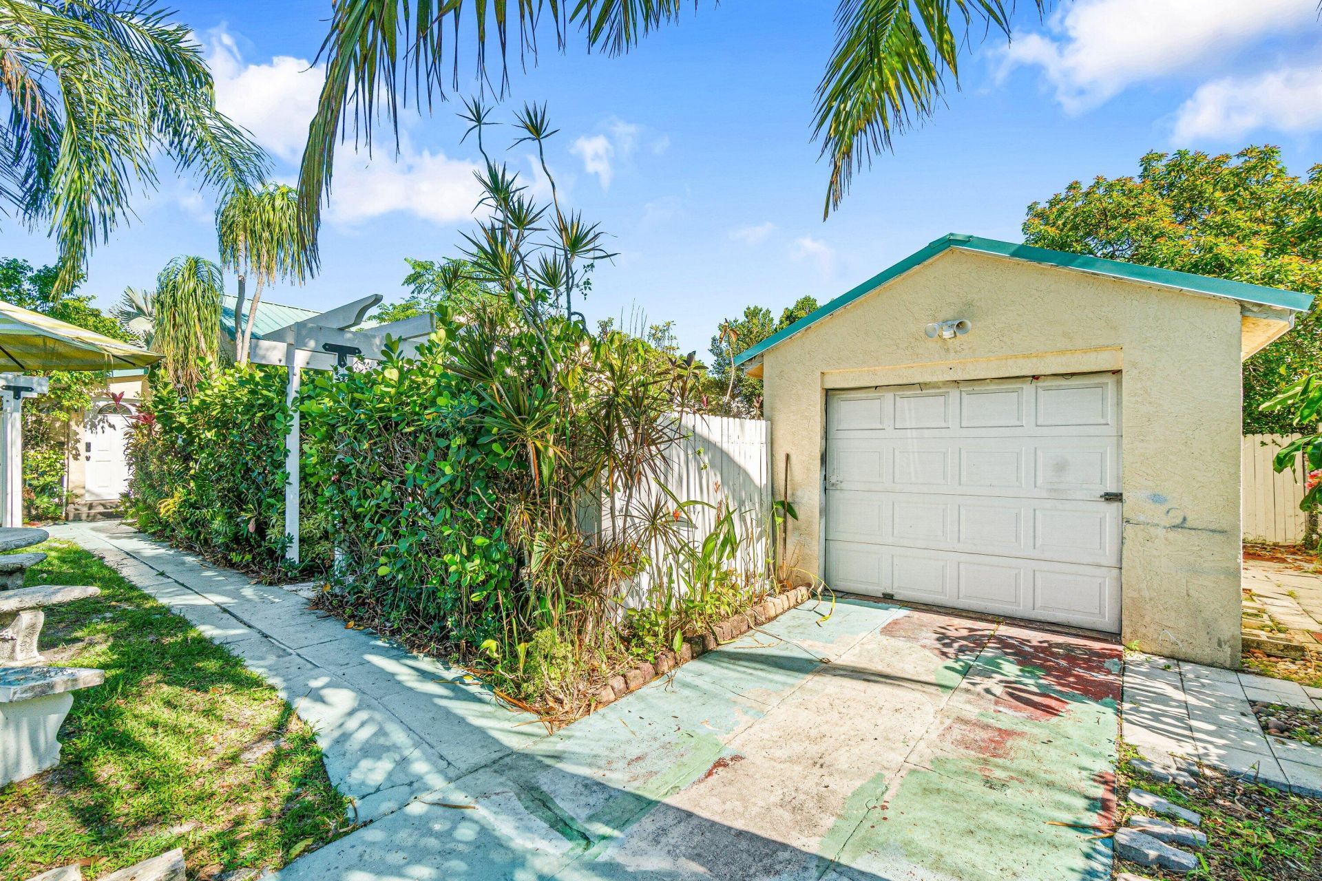 629 Selkirk Street, West Palm Beach, FL 33405 Photo