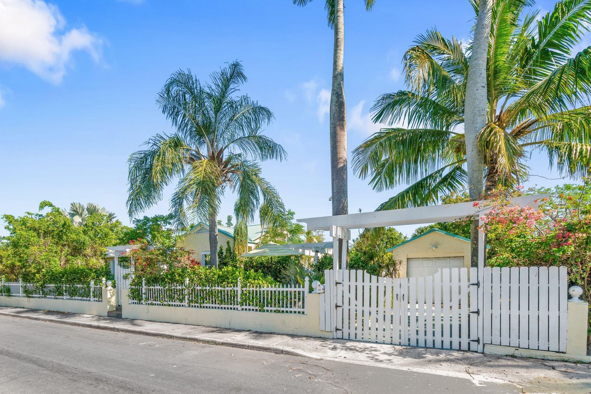 629 Selkirk Street, West Palm Beach, FL 33405 Photo