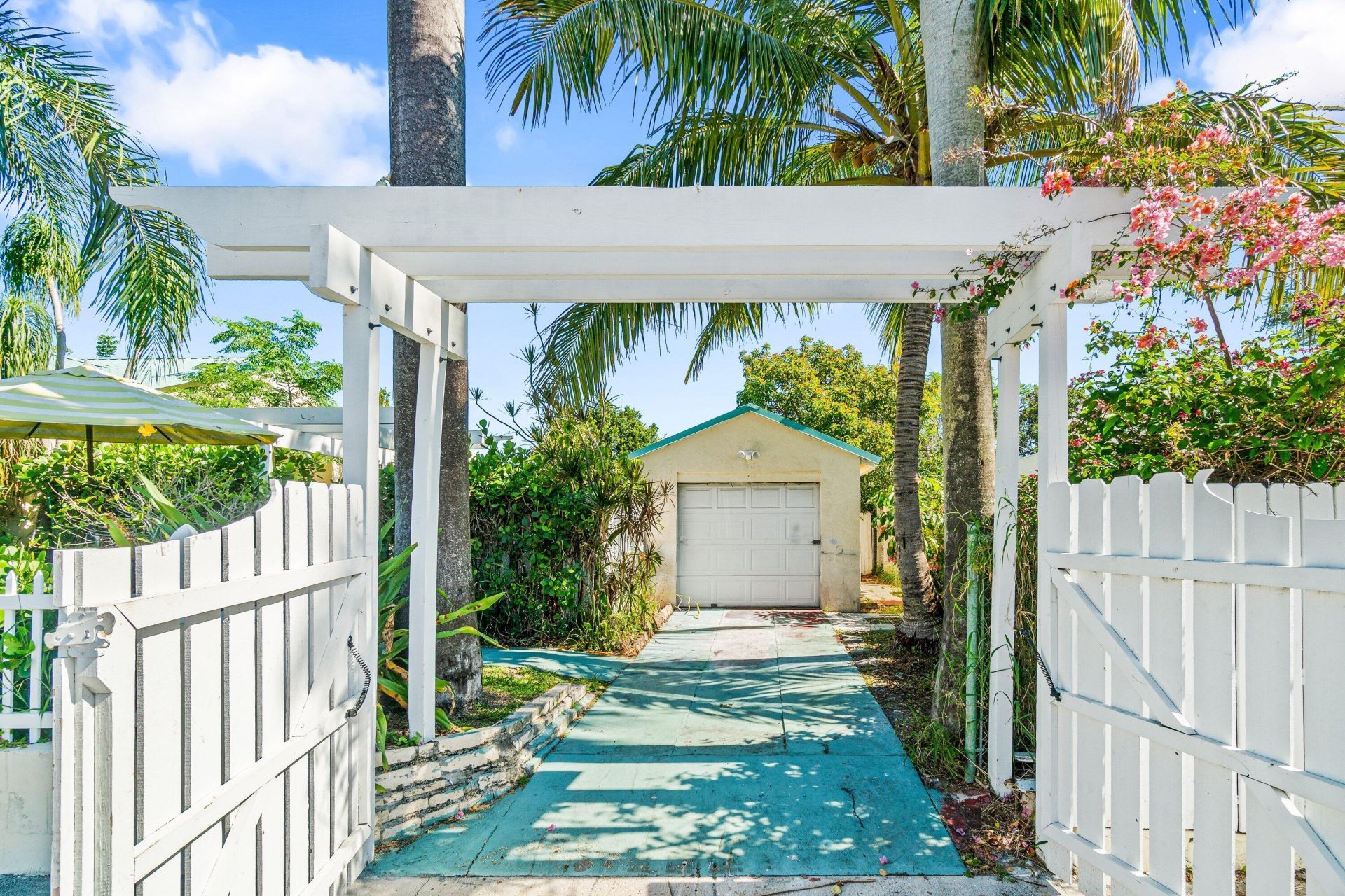 629 Selkirk Street, West Palm Beach, FL 33405 Photo