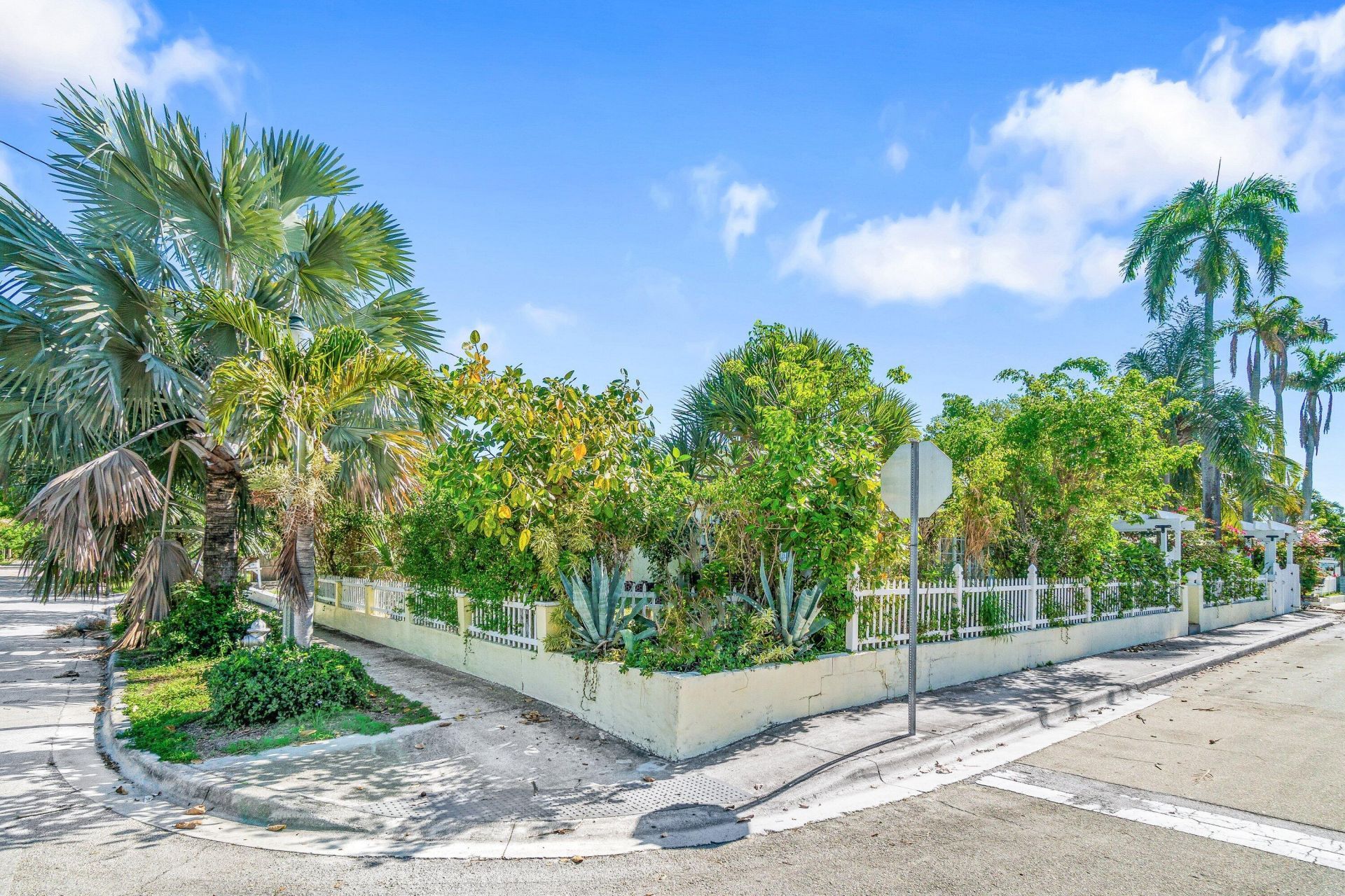 629 Selkirk Street, West Palm Beach, FL 33405 Photo