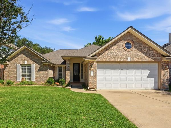 905 Hunters Creek DR, Cedar Park, TX 78613