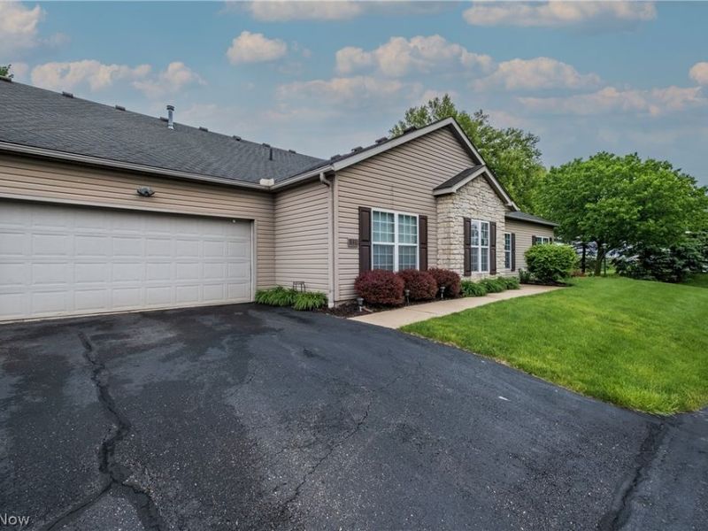 1926 University Commons Drive SE, Massillon, OH 44646 Photo 2