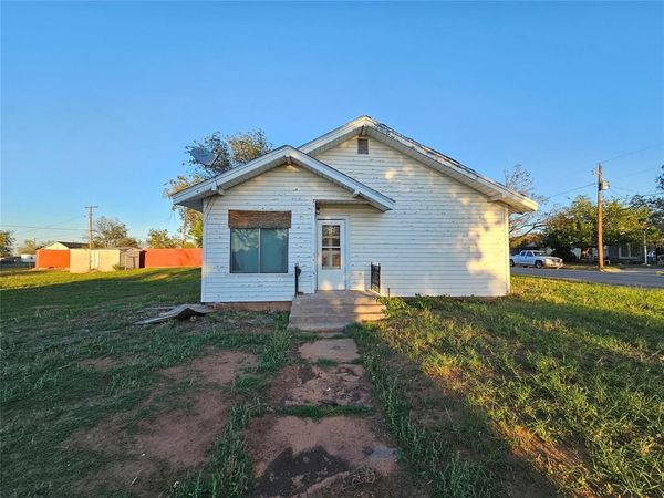 1211 Campbell Street , Sweetwater, TX 79556