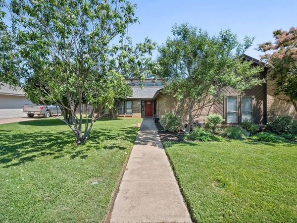 1023 Auburn Drive, Arlington, TX 76012