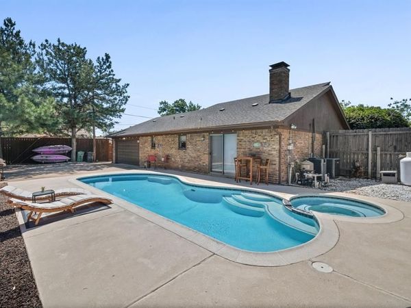 1023 Auburn Drive, Arlington, TX 76012