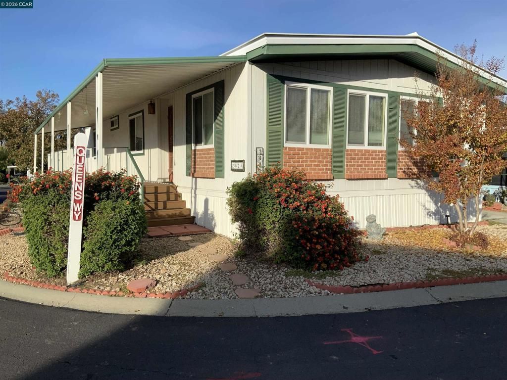 202 Queens Way, Pittsburg, CA 94565 Main Photo