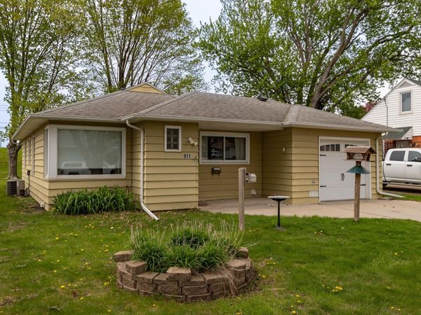 911 13th Avenue NW, Rochester, MN 55901