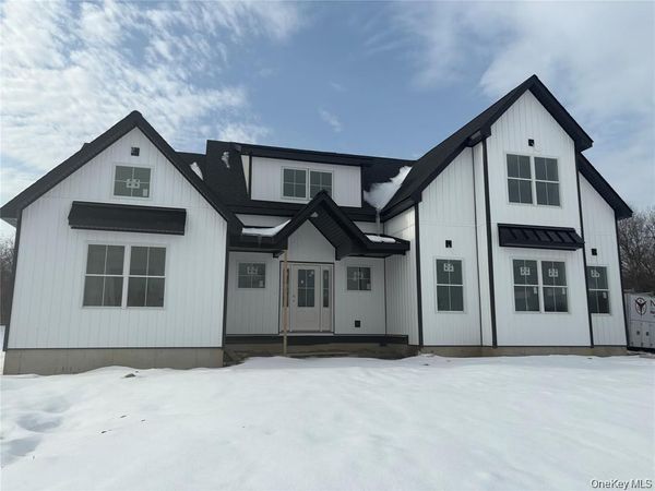 24 Azalea Ln, Slate Hill, NY 10973