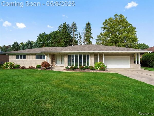 38523 Manchester Street, Clinton Twp, MI 48036