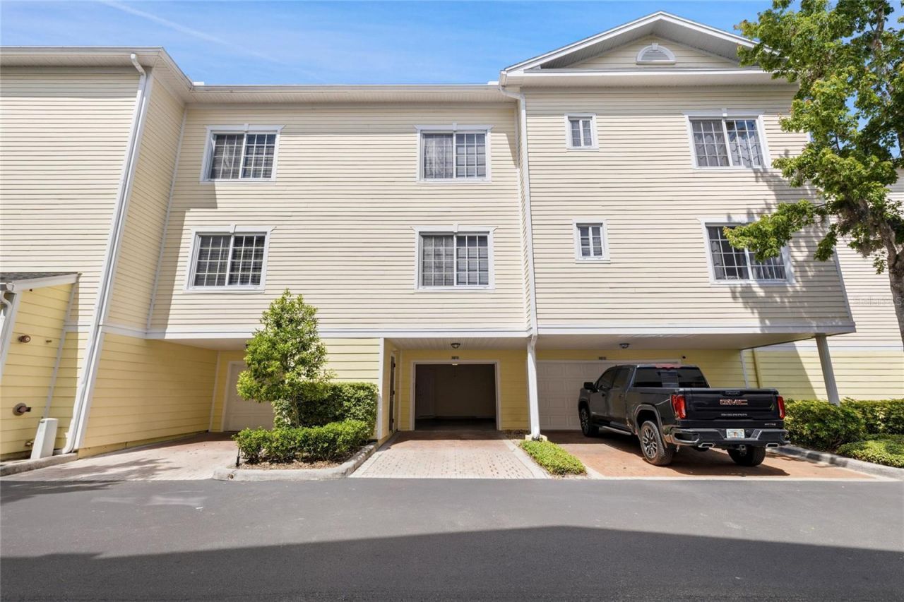 9875 Meadow Field Circle, Tampa, FL 33626 Photo