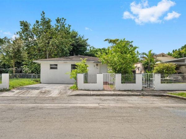 1074 NW 27th St, Miami, FL 33127