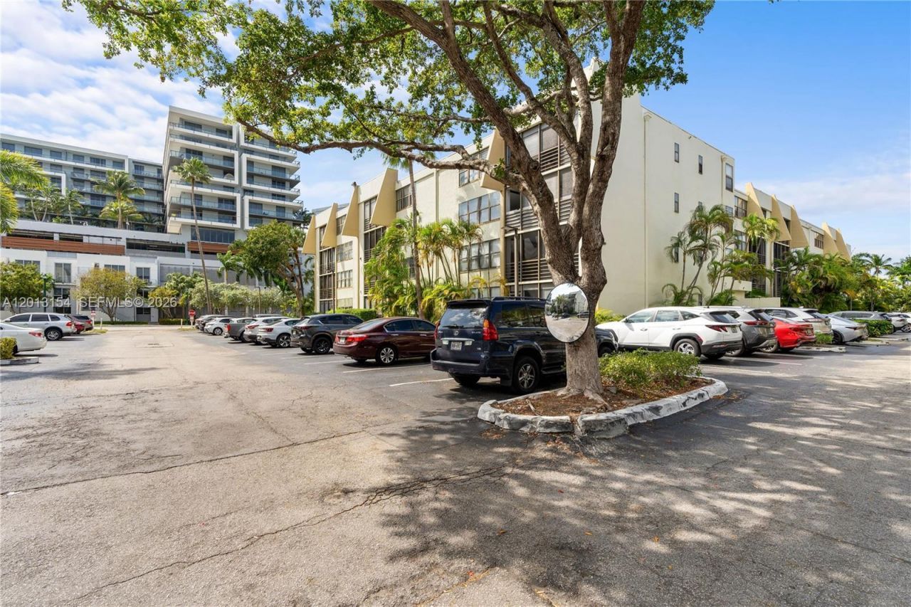 20401 NE 30th Ave , Unit 416-8, Aventura, FL 33180 Photo