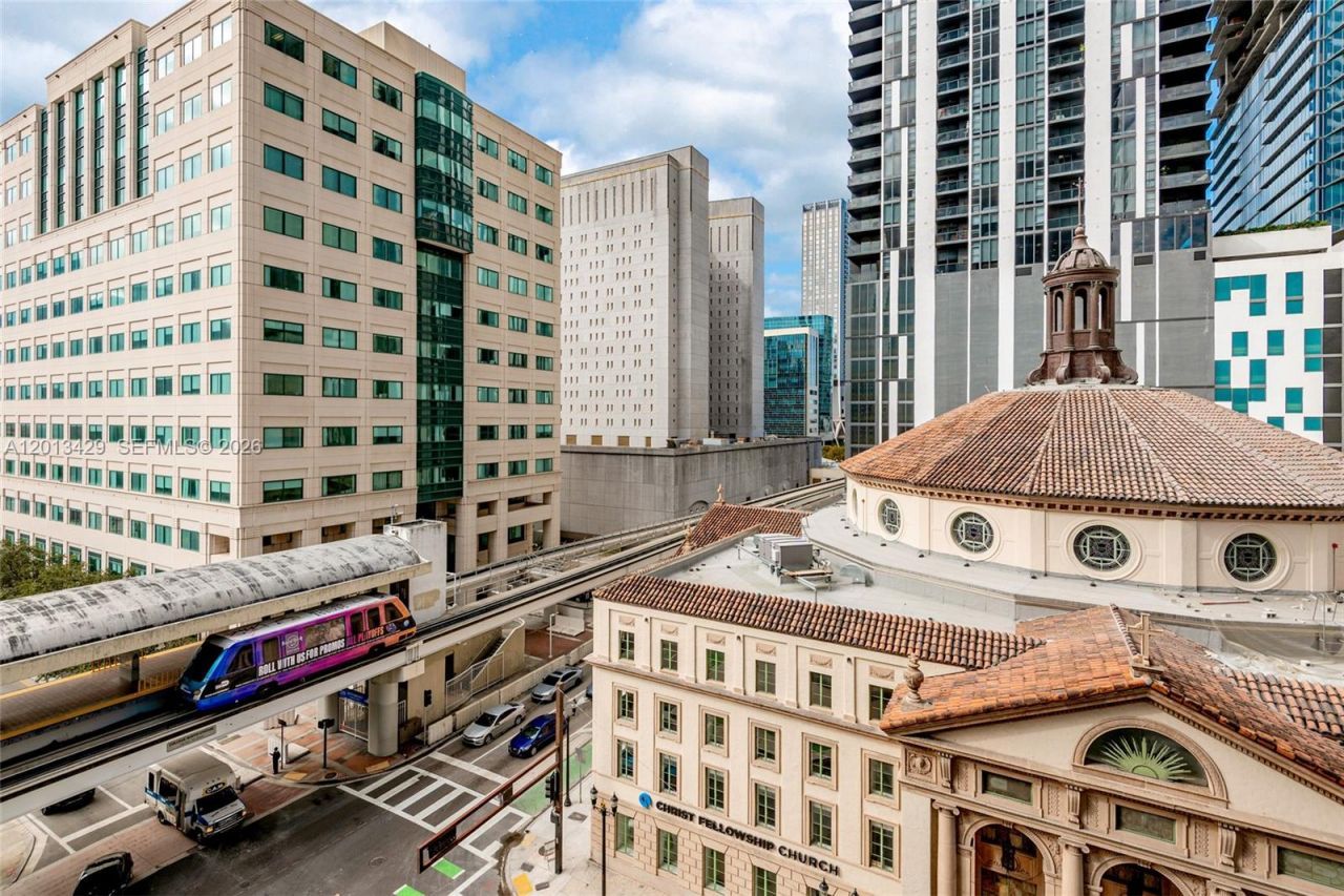 227 NE 2nd St , Unit 2206, Miami, FL 33132 Photo