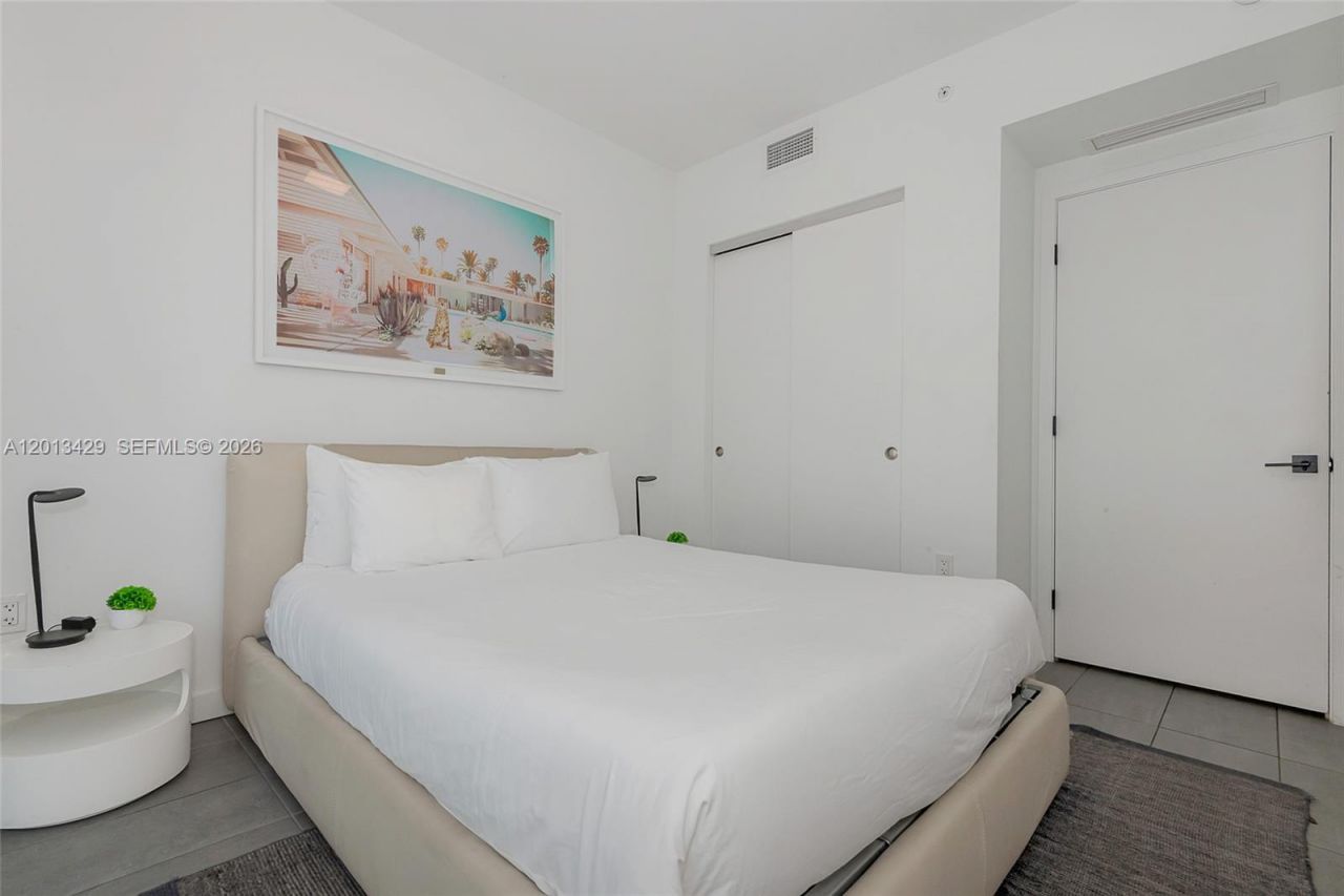 227 NE 2nd St , Unit 2206, Miami, FL 33132 Photo