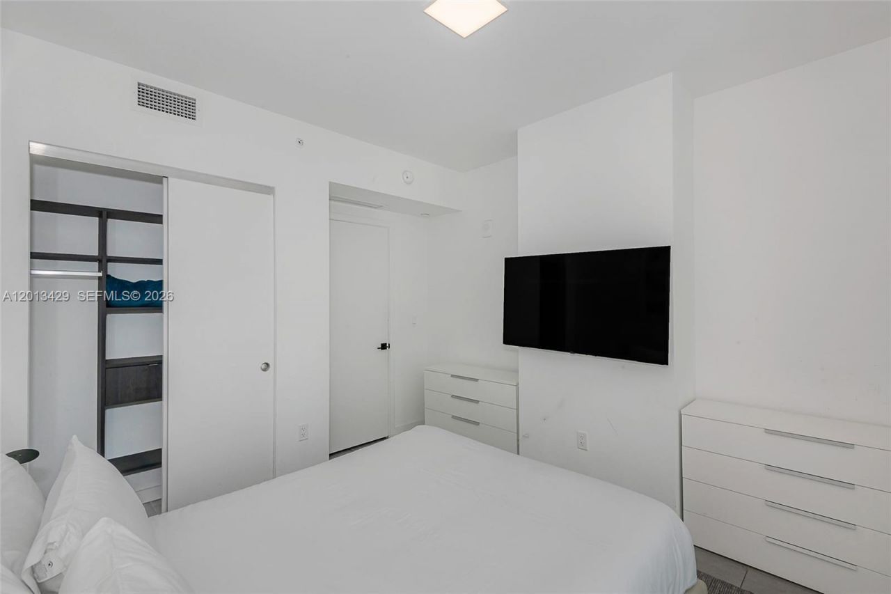227 NE 2nd St , Unit 2206, Miami, FL 33132 Photo