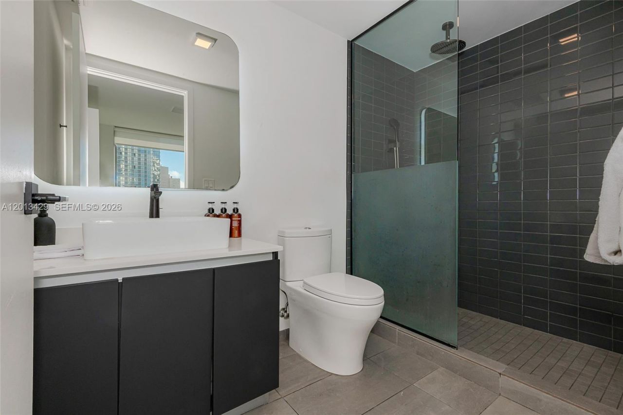 227 NE 2nd St , Unit 2206, Miami, FL 33132 Photo