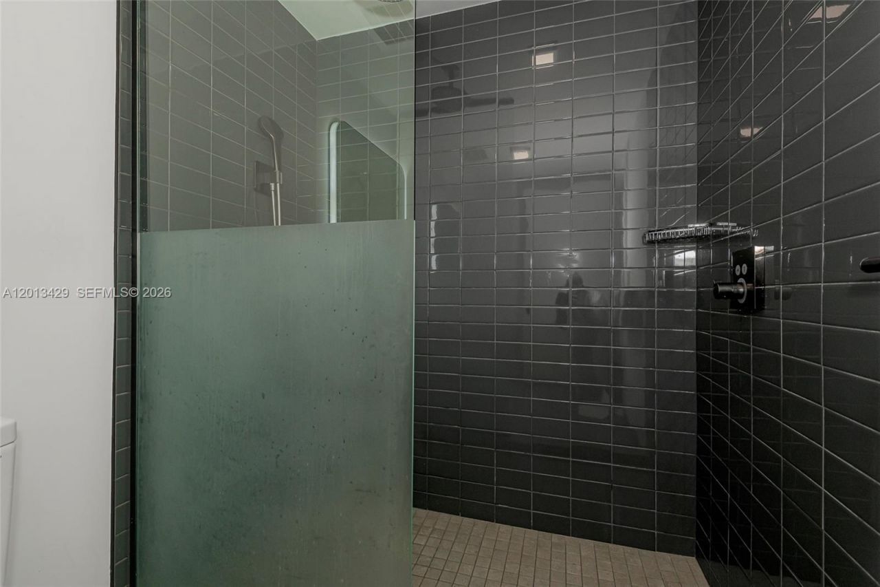 227 NE 2nd St , Unit 2206, Miami, FL 33132 Photo