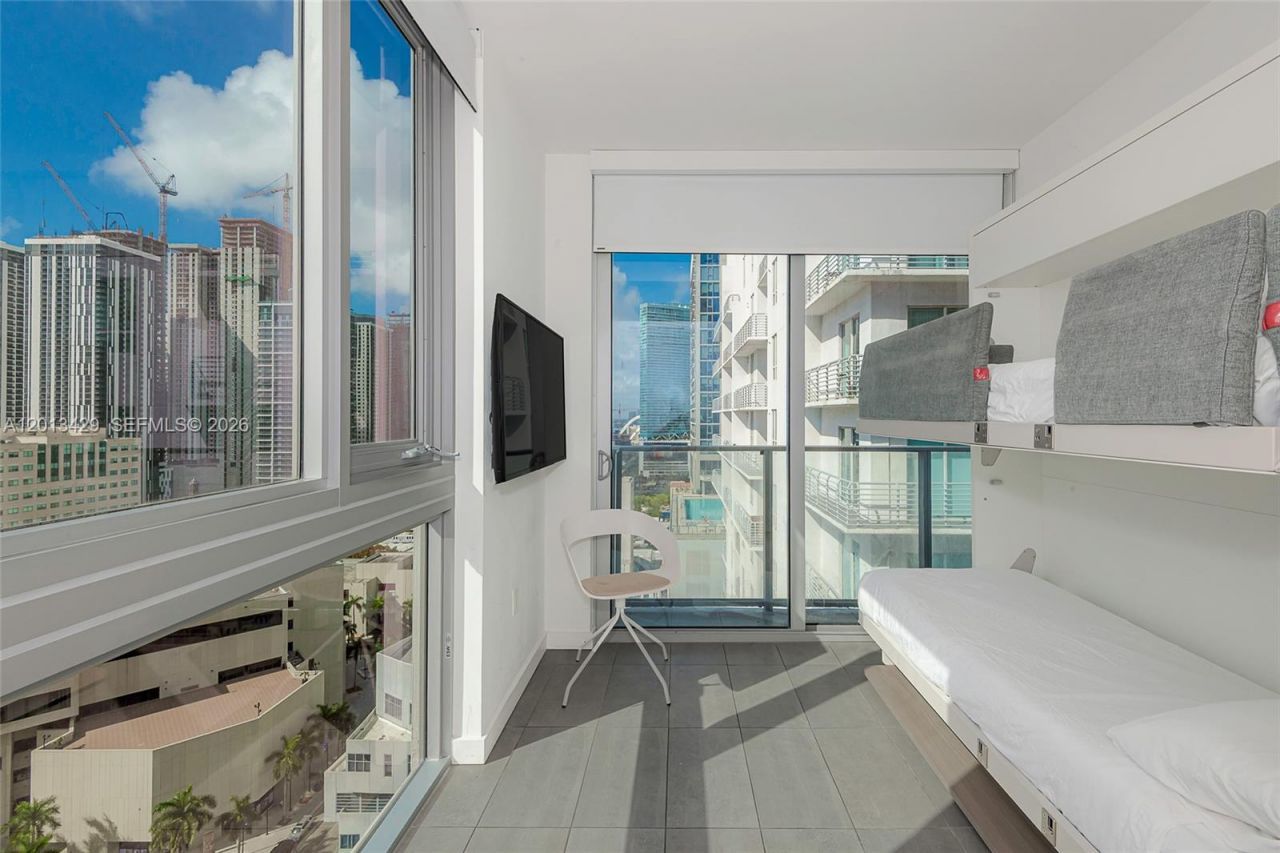 227 NE 2nd St , Unit 2206, Miami, FL 33132 Photo